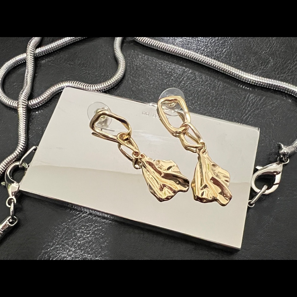 gold earring